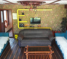 Four Room Deluxe Houseboat